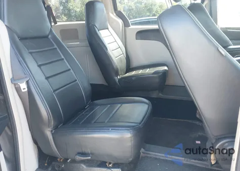 2016 Chrysler Town & Country Touring z USA, uszkodzony, nr VIN 2C4RC1BG8GR279888